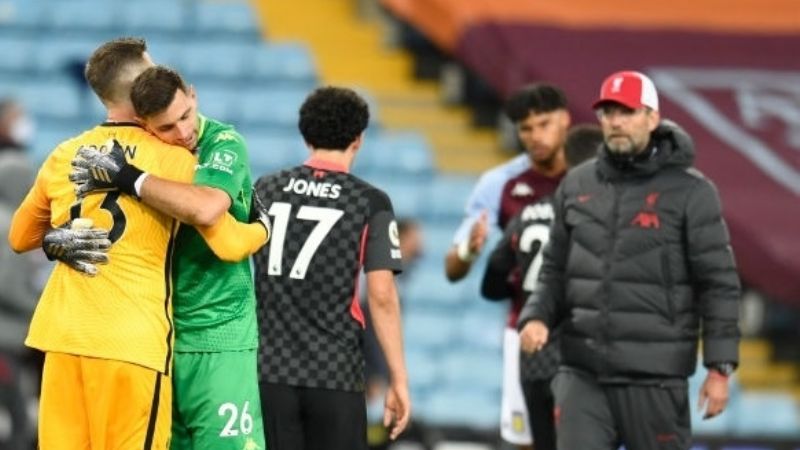 El Aston Villa de Martínez goleó al último campeón, Liverpool