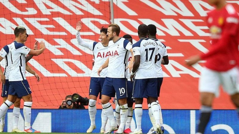 El Aston Villa de Martínez goleó al último campeón, Liverpool