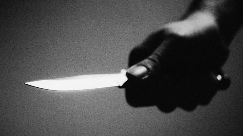 Detienen a una mujer por acuchillar a un joven