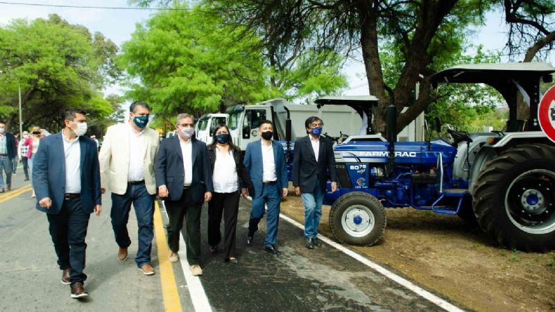 El Gobierno celebró el Día del Camino con inauguraciones y nueva maquinaria