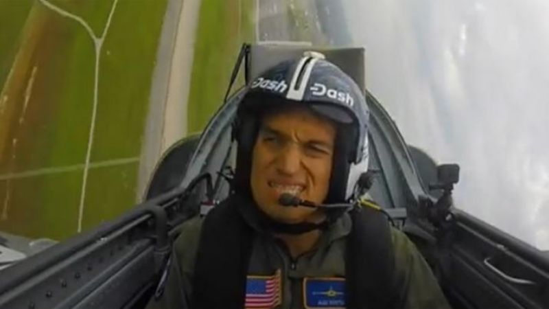 Un copiloto se desmayó en pleno vuelo acrobático