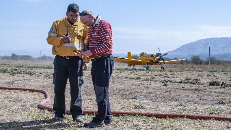 Combaten el incendio forestal al sur de Las Lajas