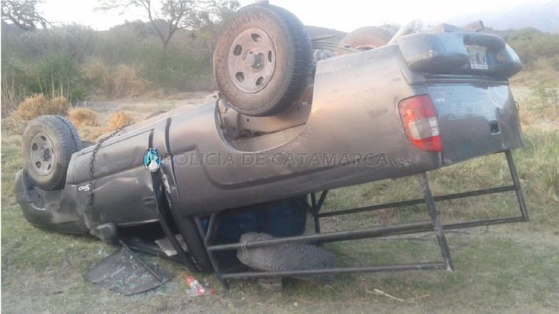 Perdió el control de la camioneta y volcó en El Portezuelo
