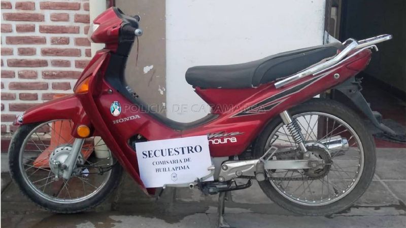 Robaron una moto y la escondieron en un descampado