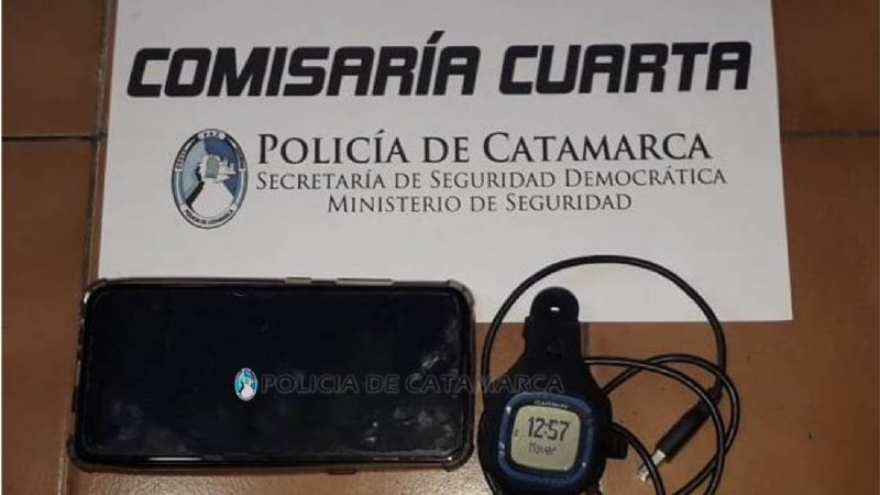 Atrapan a ladrón que arrebató un celular y un reloj
