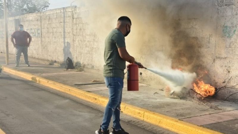 Capacitación con matafuegos