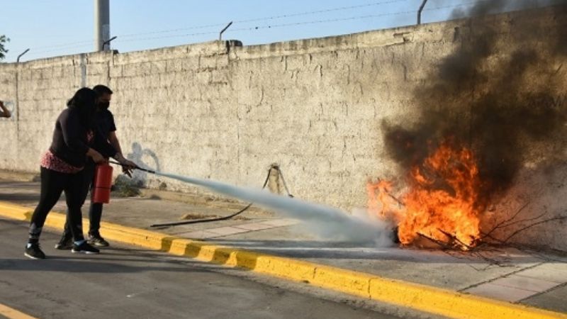 Capacitación con matafuegos