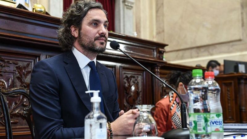 Cafiero acusó a la oposición de hacer "terraplanismo político"