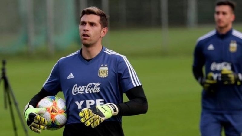 Emiliano Martínez, titular en el táctico que armó Scaloni