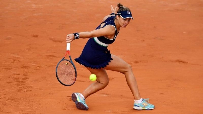 Nadia Podoroska juega una de las semifinales de Roland Garros