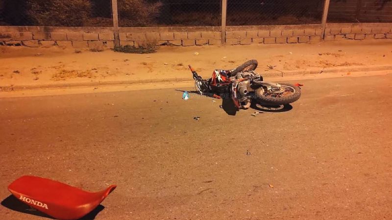 Falleció un médico tras caer de su moto