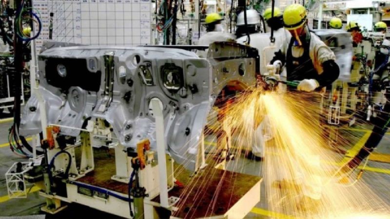 La producción industrial cayó 7,1% en agosto