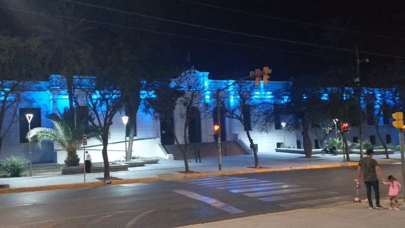Casa de Gobierno y la UNCa de azul por el Día de la Dislexia