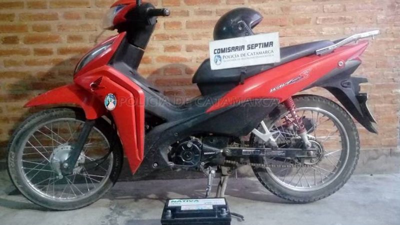 Aprehenden a un joven y recuperan una batería para auto robada