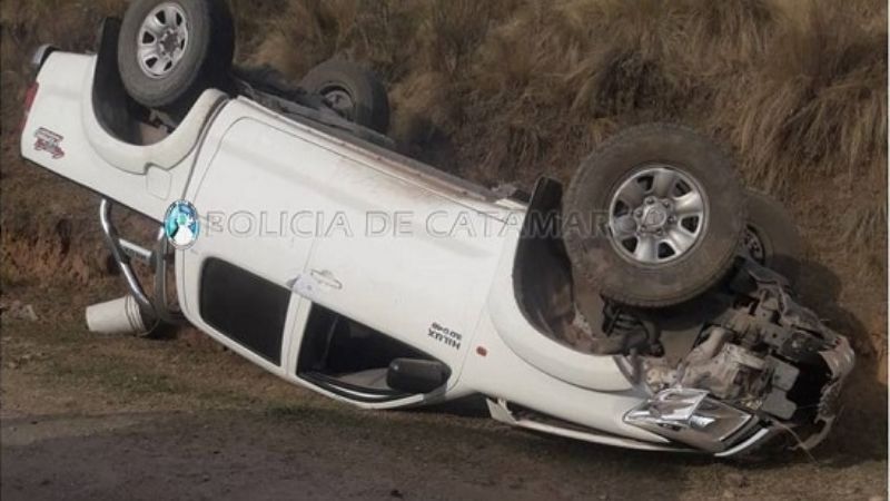 Perdió el control de la camioneta y volcó en Las Chacritas