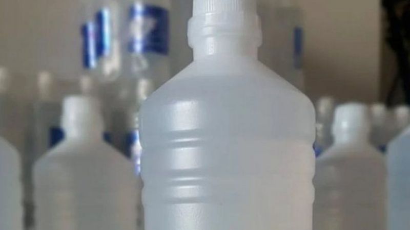 Prohíben dos marcas de alcohol etílico por ser ilegales