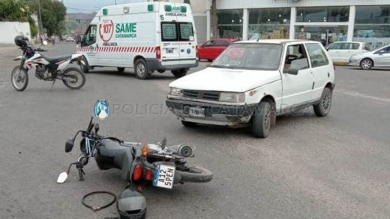 Chocaron un auto y una moto en Tres Puentes