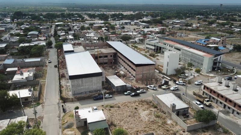 Jalil recorrió la obra del nuevo Instituto Politécnico
