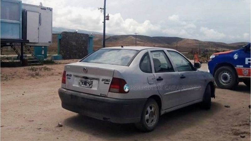 Llevaba dos cabras en el baúl del auto