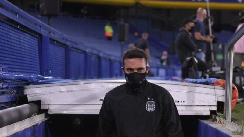 "El fútbol así no le gusta a nadie", dijo Scaloni sobre uso del VAR