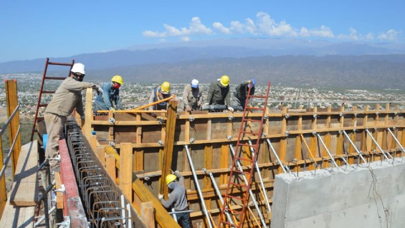 Avanzan obras para mejorar el servicio de agua de Capital