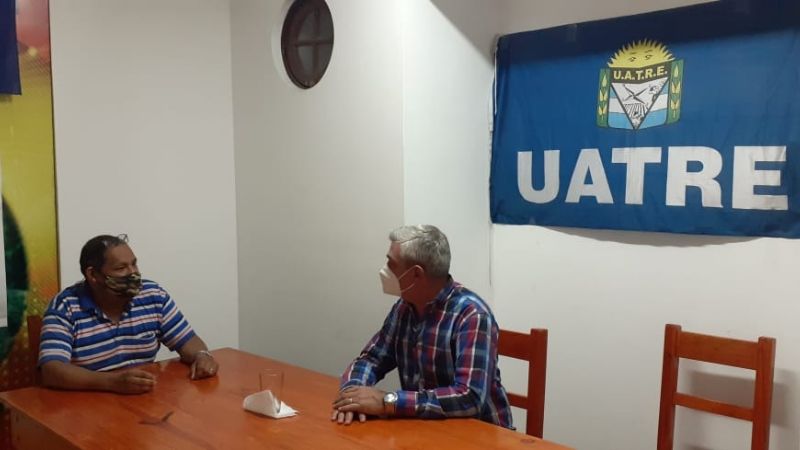 El senador Martínez visitó la casa de los trabajadores rurales
