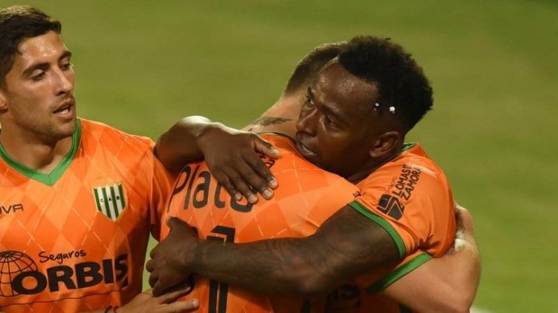 Banfield venció 4-2 a Central y es más líder que nunca