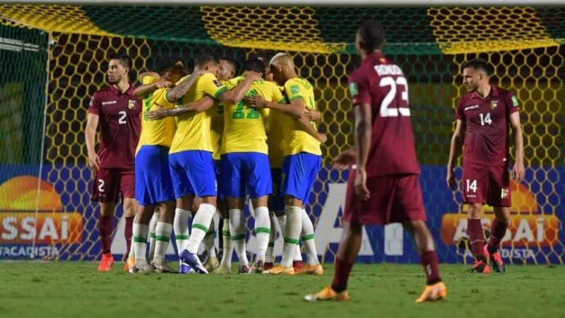Brasil venció a Venezuela y lidera con puntaje perfecto
