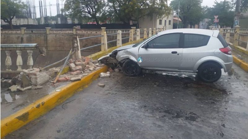 Perdió el control y chocó contra el puente del Fariñango