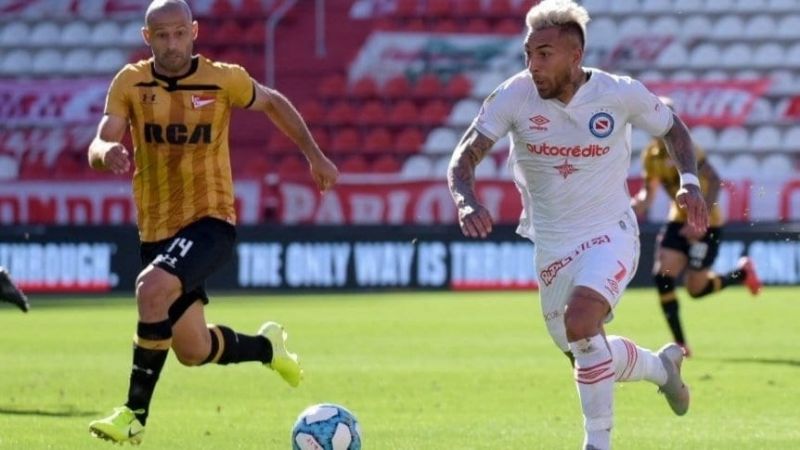 Triunfos de Huracán y Argentinos ante los platenses