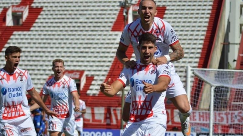 Triunfos de Huracán y Argentinos ante los platenses