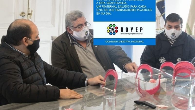 Los “plásticos” festejan exaltando el material de su trabajo