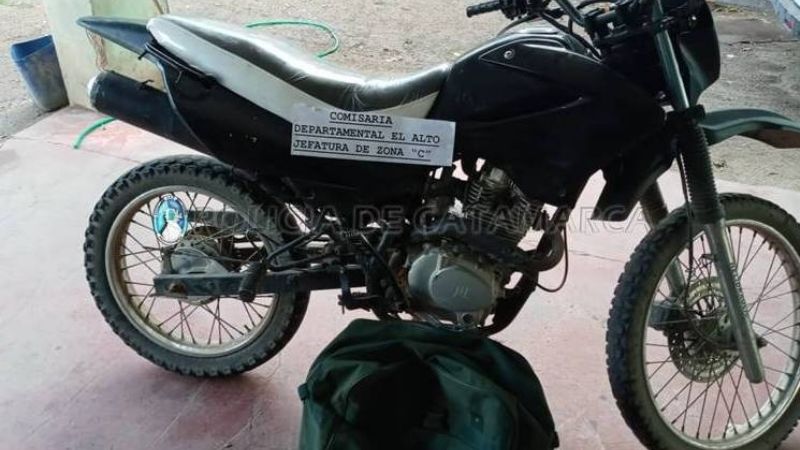 Secuestran una moto y aves canoras en El Alto