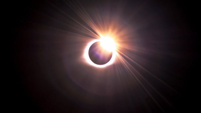 Eclipse solar total: cómo verlo desde Argentina