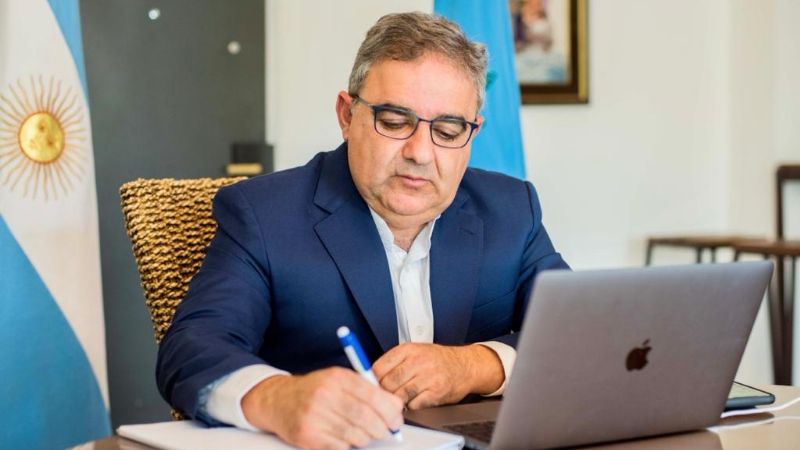 Jalil firmó convenio para estudios de obras hídricas, conectividad y educación