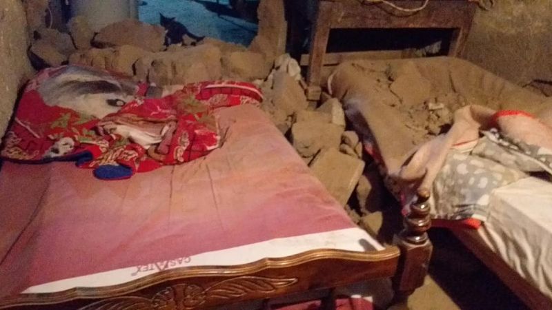 Se cayó una pared de adobe en una precaria vivienda