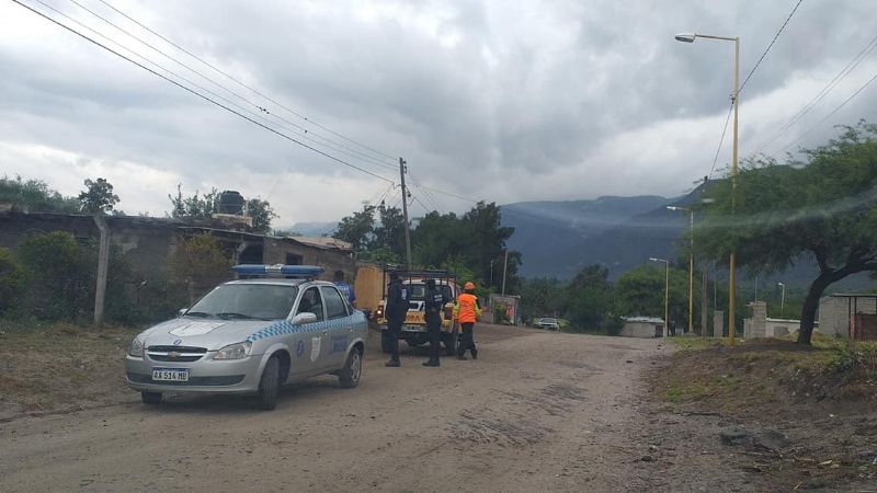 Se cayó una pared de adobe en una precaria vivienda