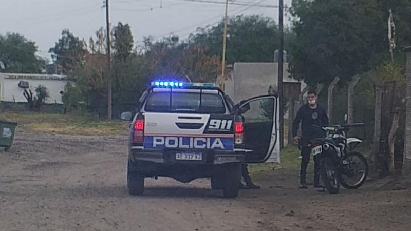 Se cayó una pared de adobe en una precaria vivienda