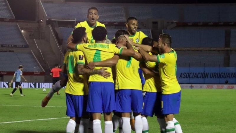 Brasil venció a Uruguay y lidera; empate de Paraguay-Bolivia