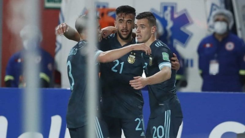 Argentina le ganó 2-0 de visitante a Perú y es escolta