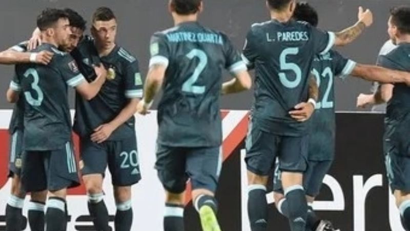 Argentina le ganó 2-0 de visitante a Perú y es escolta