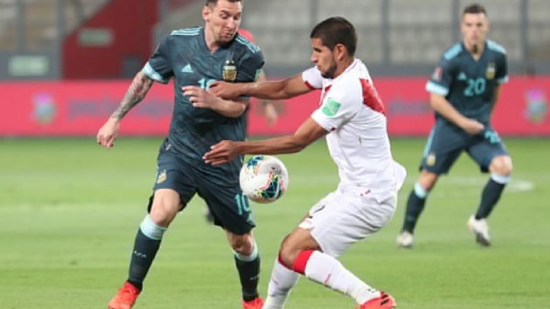 Argentina le ganó 2-0 de visitante a Perú y es escolta
