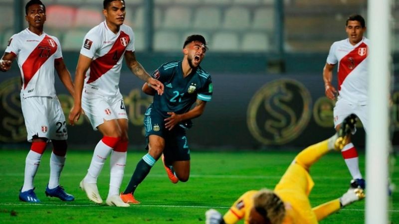 Argentina le ganó 2-0 de visitante a Perú y es escolta