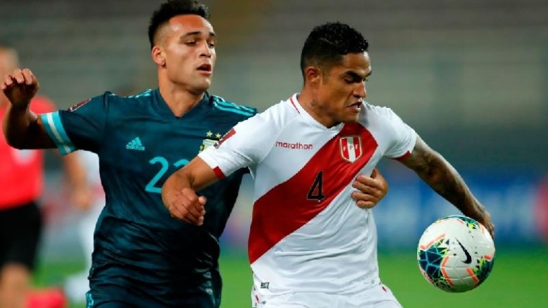 Argentina le ganó 2-0 de visitante a Perú y es escolta