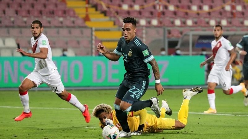 Argentina le ganó 2-0 de visitante a Perú y es escolta