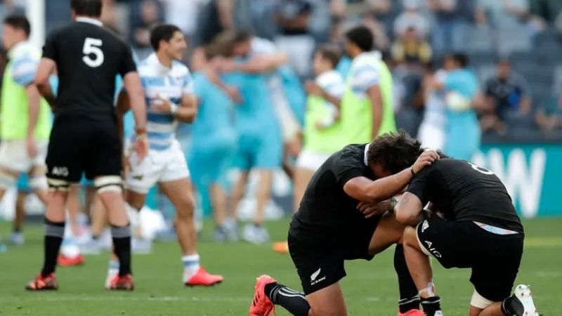 Burlas inglesas y australianas por caída de All Blacks