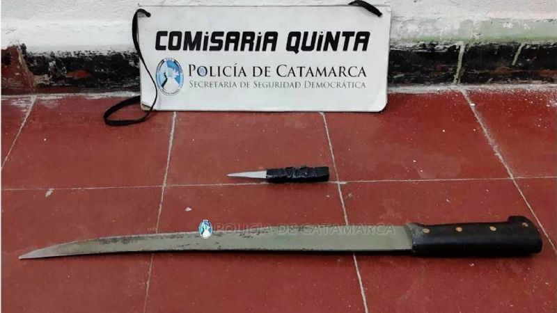 Adolescente tenía en la mochila un machete y un elemento punzocortante