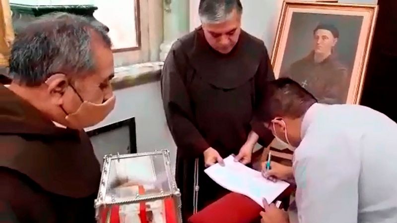 Trasladan reliquias de Esquiú a la parroquia del Espíritu Santo