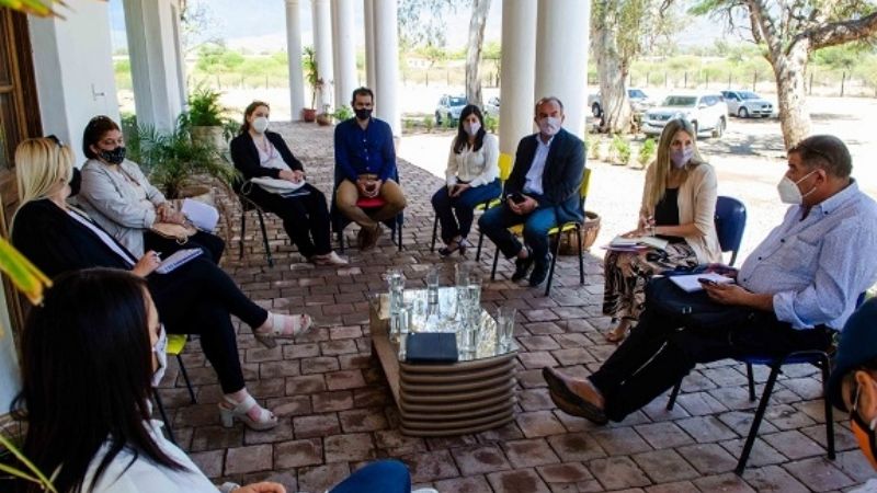 Primera reunión paritaria entre el Gobierno y gremios docentes