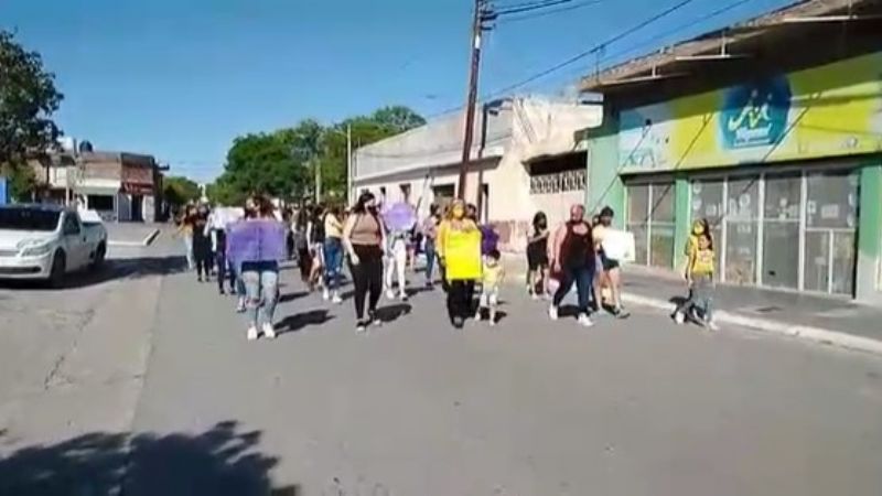 Sentada simbólica y marcha de “Mujeres Unidas”: "No nos vamos a callar"